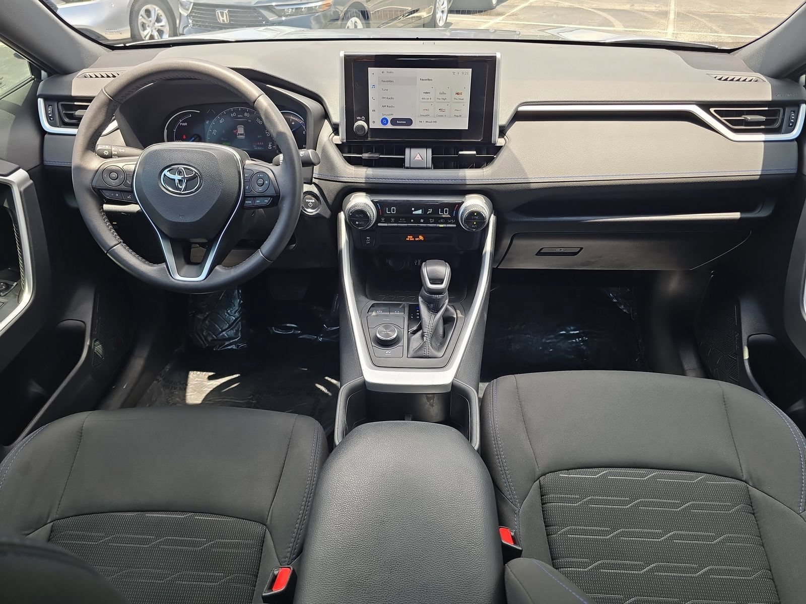Used 2024 Toyota RAV4 SE AWD/4WD image 9