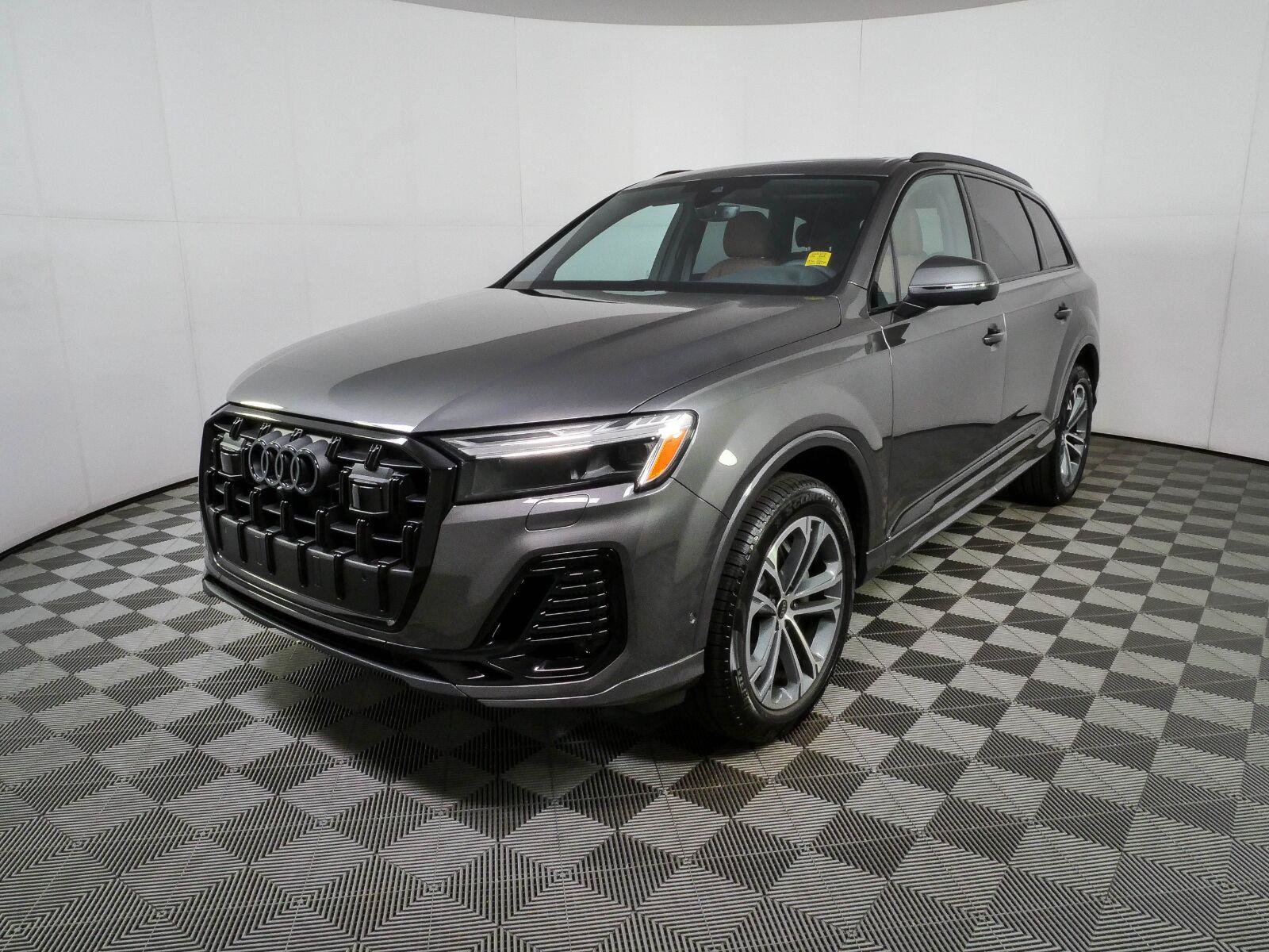 Used 2026 Audi Q7 3.0T Premium w/ Convenience Plus Package AWD/4WD image 28