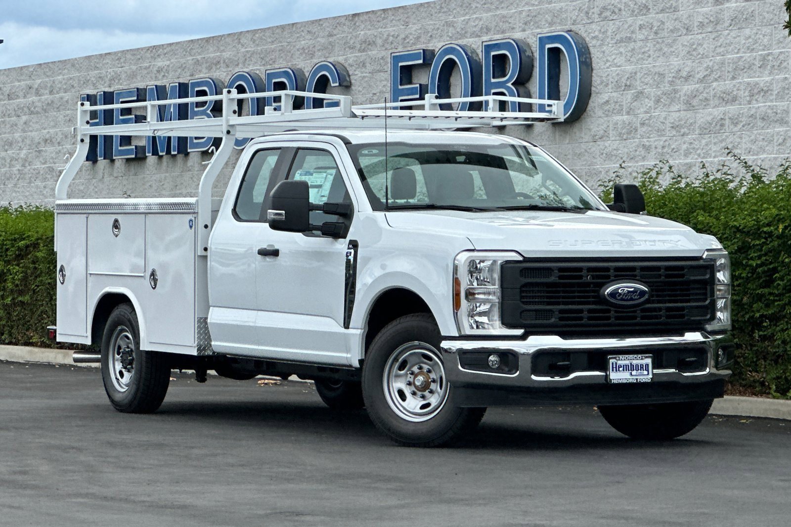 New 2026 Ford F250 XL w/ XL Chrome Package image 2