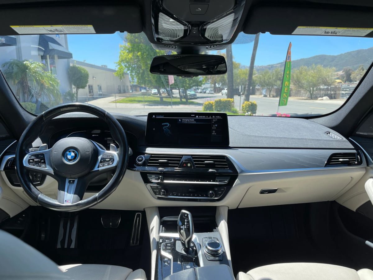 Used 2022 BMW 530e w/ Executive Package RWD image 12