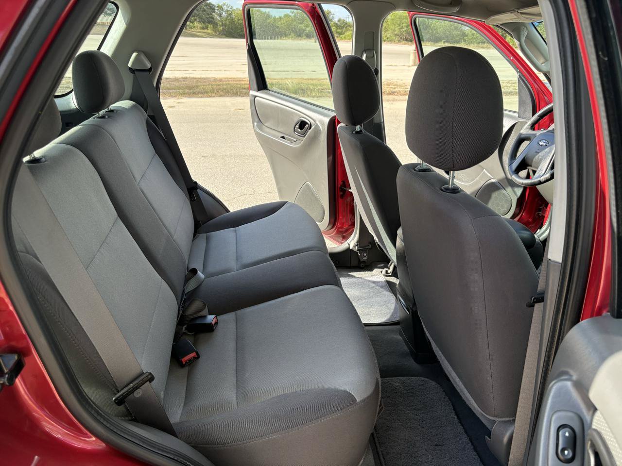 Used 2004 Ford Escape XLS FWD image 16