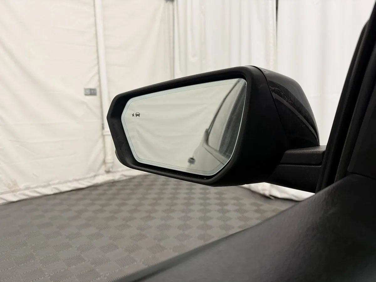 Used 2021 GMC Terrain SLT w/ Infotainment Package II FWD image 16