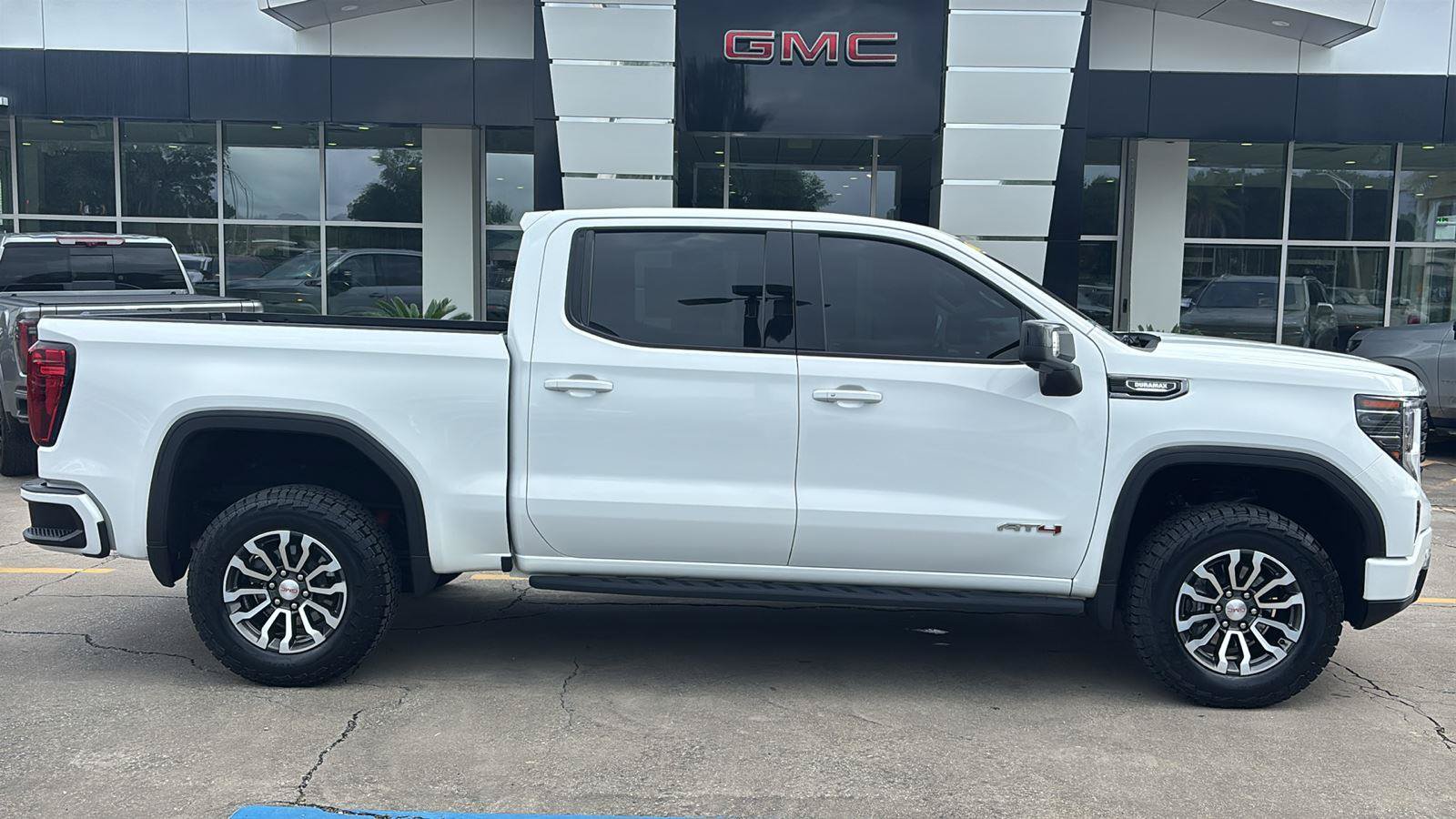 Certified 2022 GMC Sierra 1500 AT4 w/ AT4 Premium Package AWD/4WD image 9
