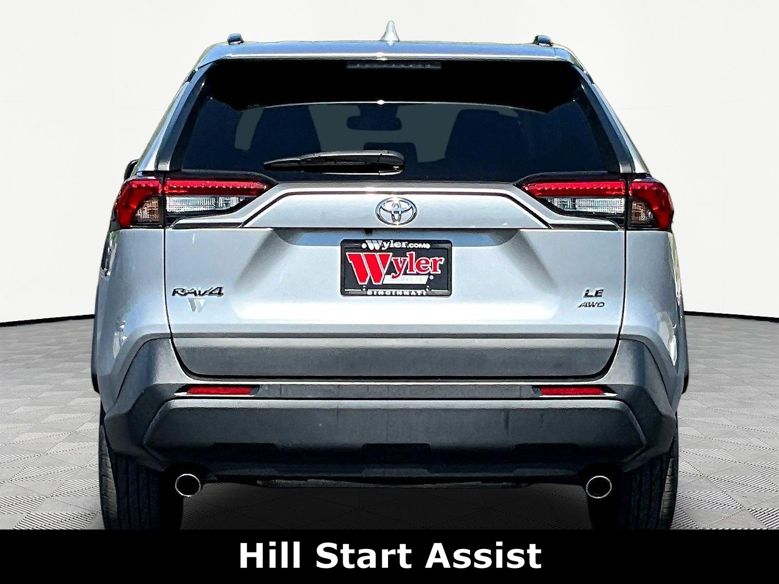Used 2021 Toyota RAV4 LE AWD/4WD image 5