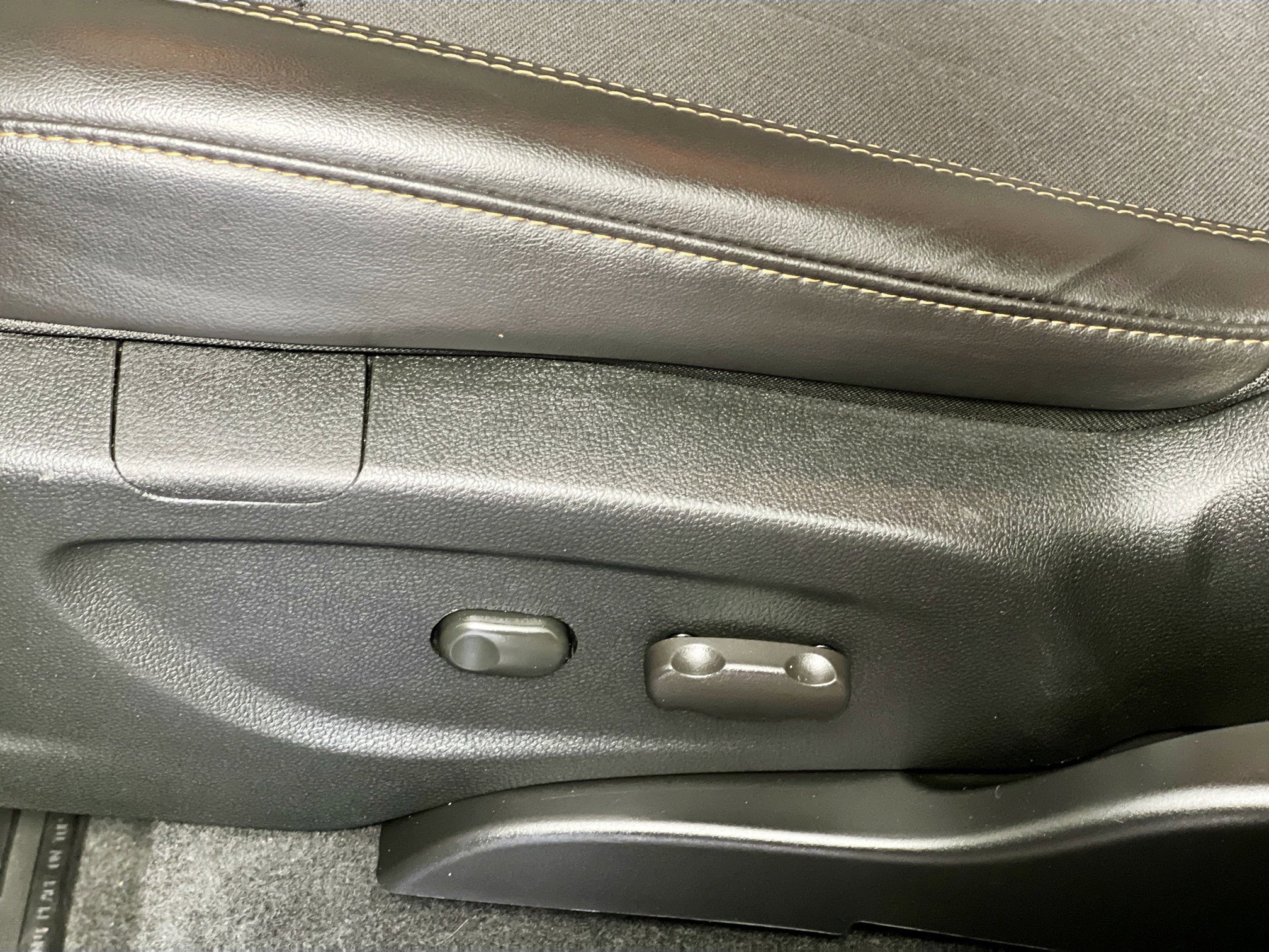 Used 2020 Chevrolet Trax LT w/ LT Convenience Package image 15