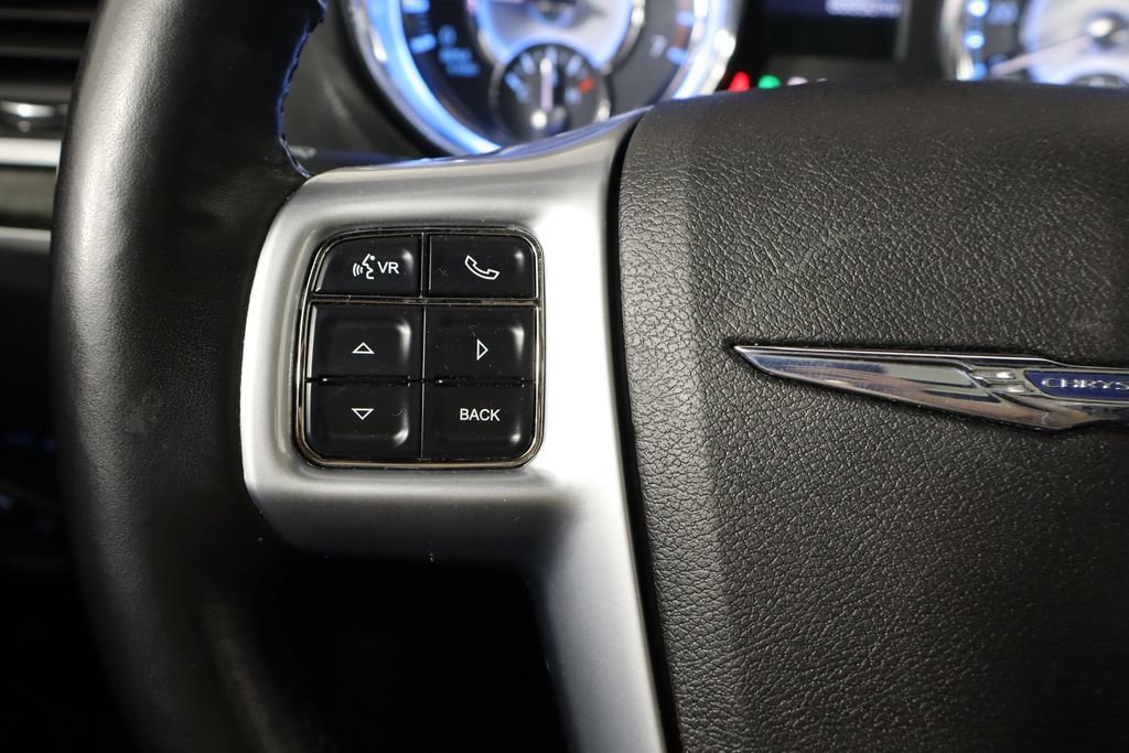 Used 2011 Chrysler 300 C RWD image 8