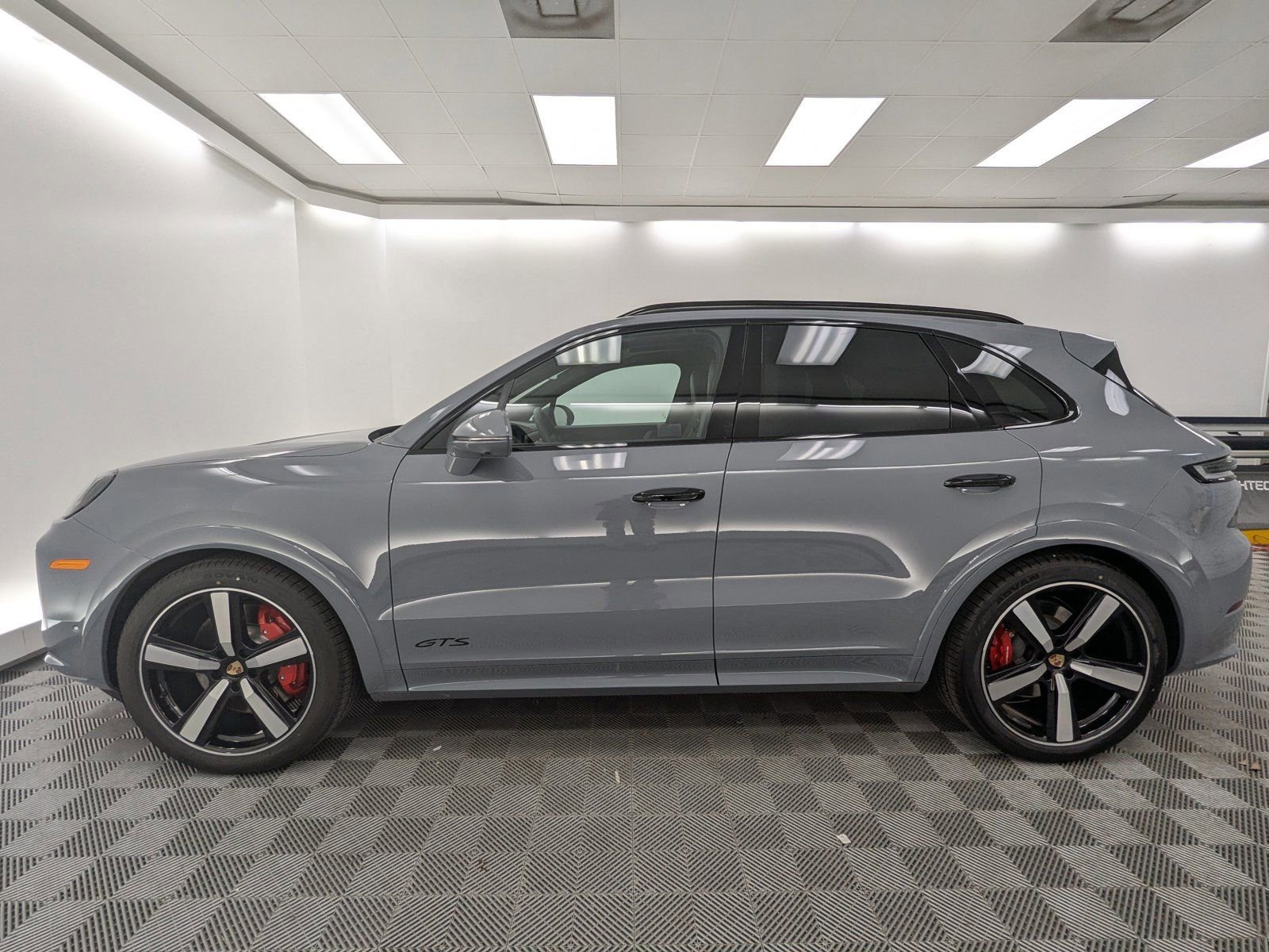 New 2026 Porsche Cayenne GTS video 2