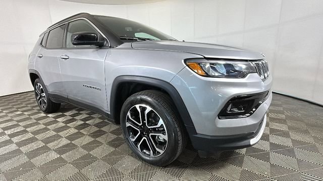 Used 2024 Jeep Compass Limited AWD/4WD image 2