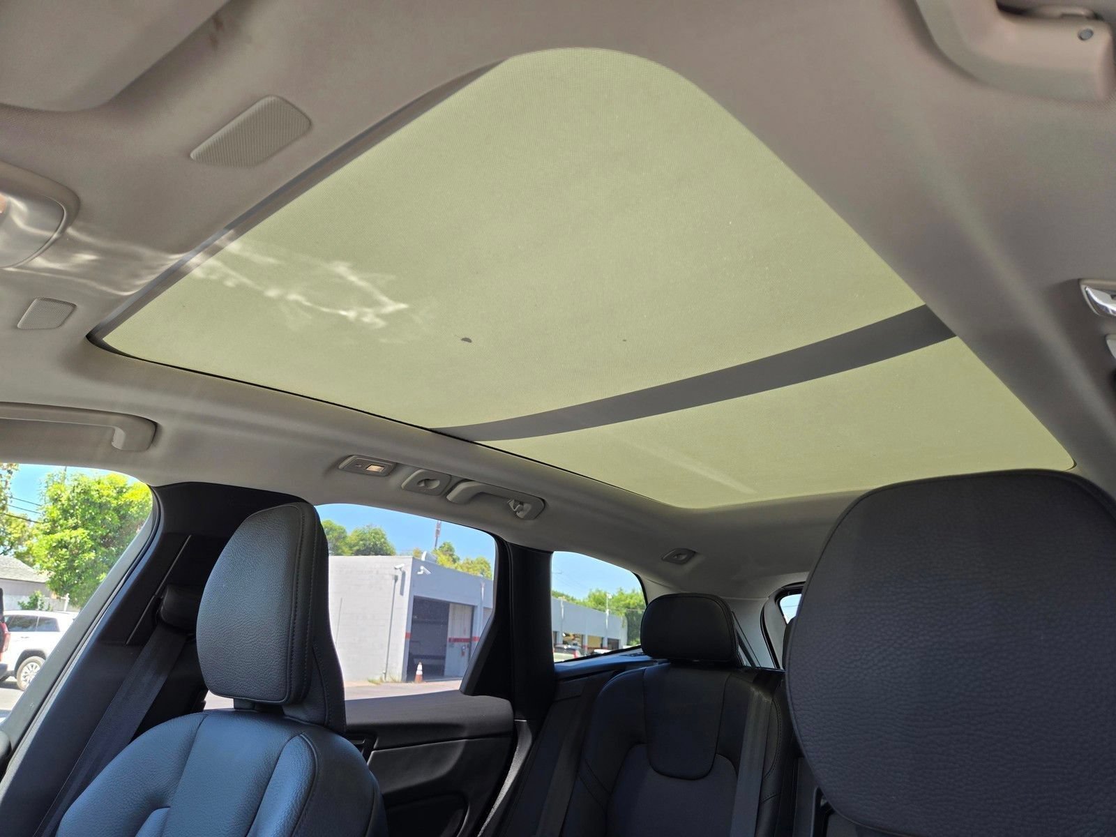 Certified 2025 Volvo XC60 B5 Plus AWD/4WD image 18