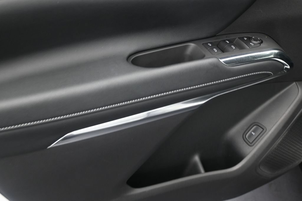 Used 2025 Chevrolet Traverse LT w/ Midnight/Sport Edition FWD image 11