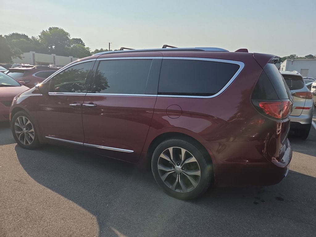 Used 2017 Chrysler Pacifica Limited w/ UConnect Theater Package FWD image 6