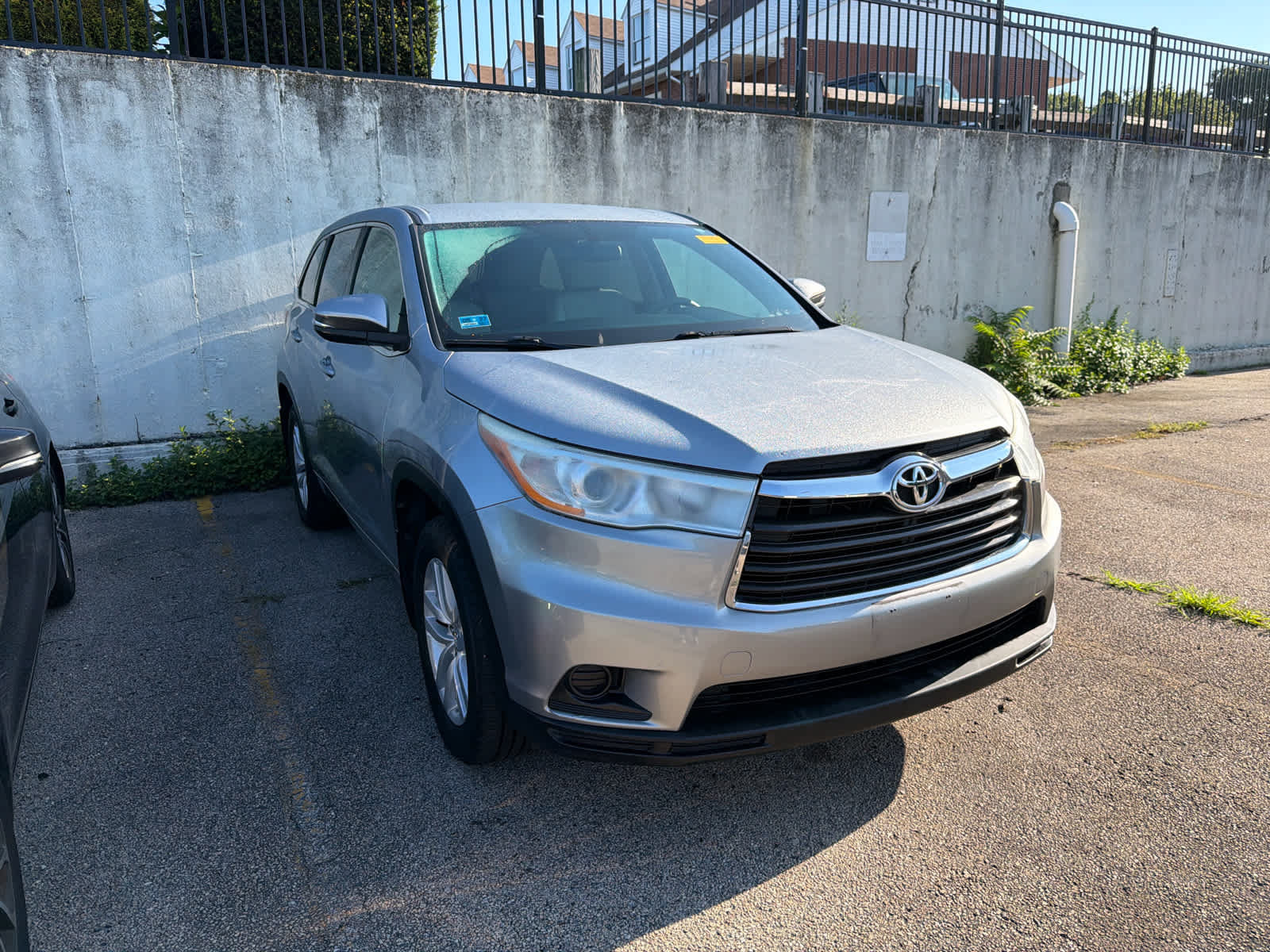 Used 2014 Toyota Highlander LE AWD/4WD image 2