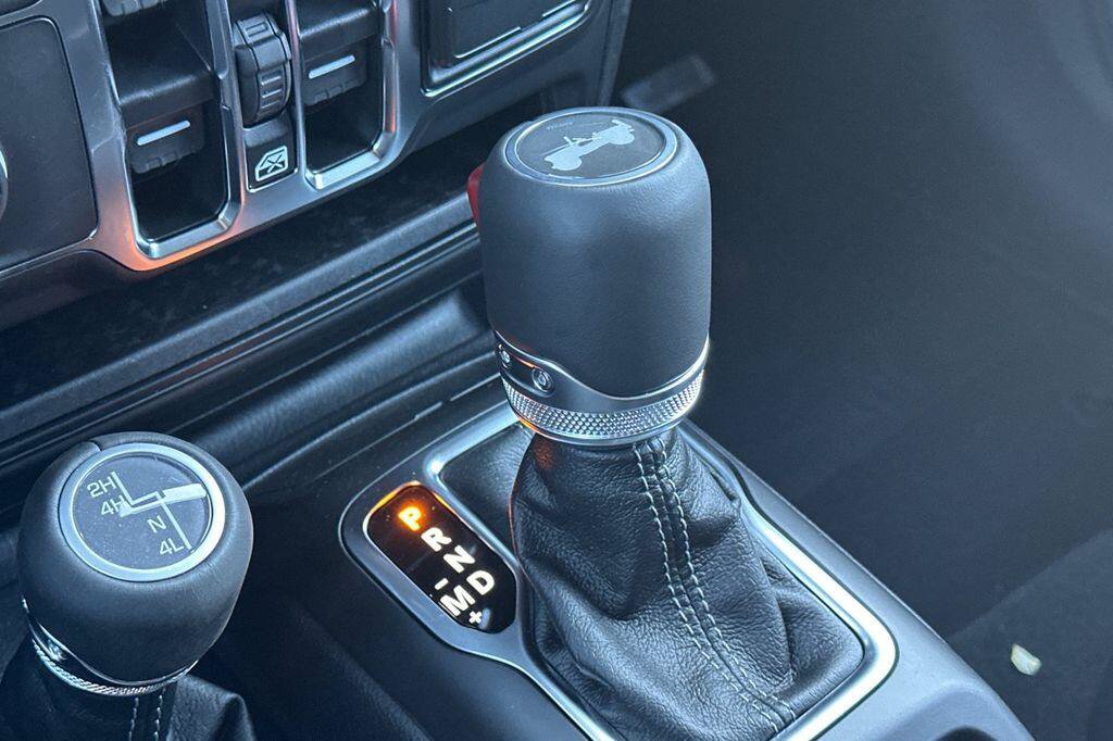 New 2026 Jeep Wrangler Unlimited Sahara AWD/4WD image 21