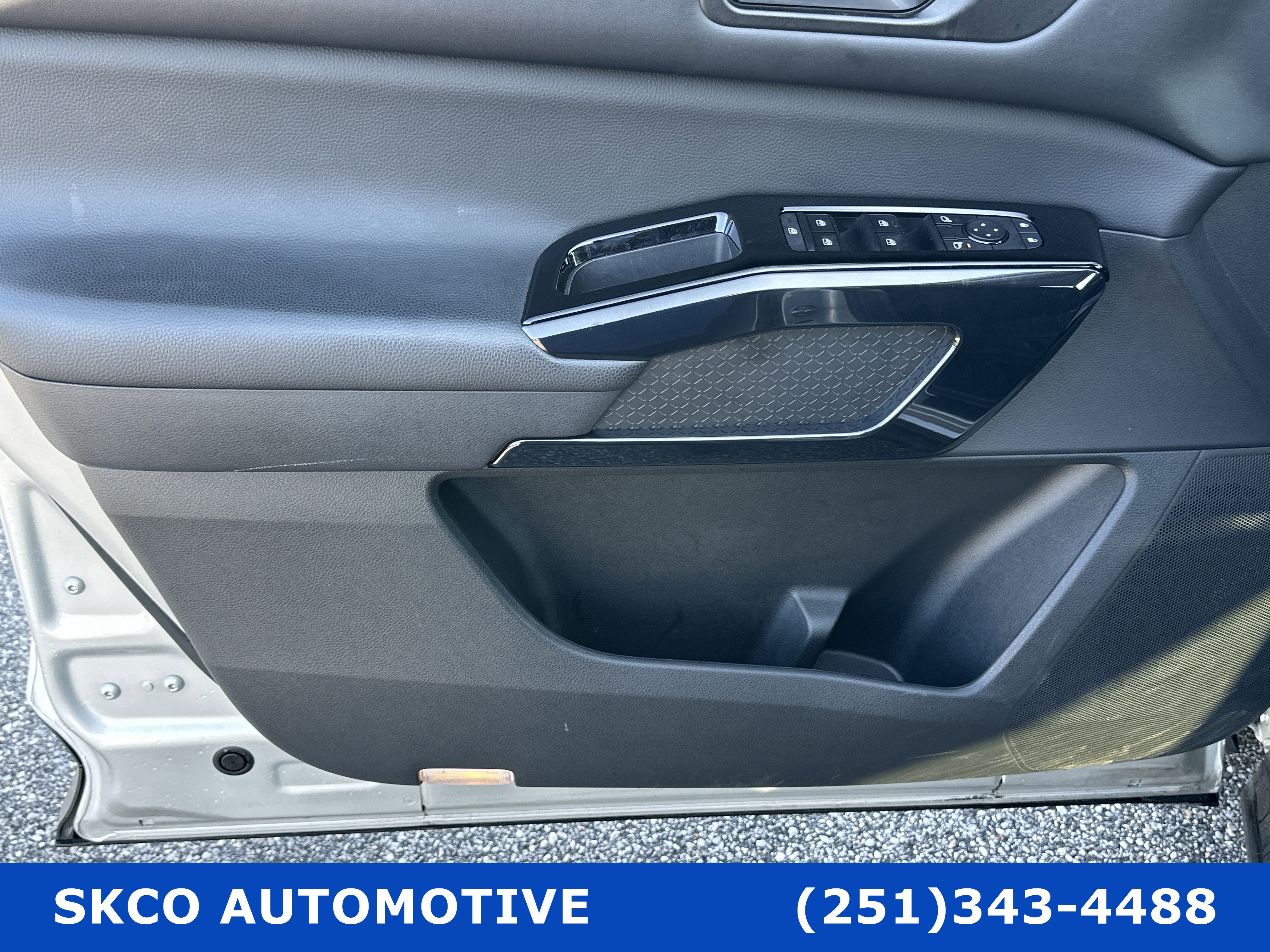 Used 2022 Nissan Pathfinder SV image 12