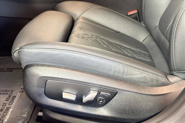 Used 2023 BMW 540i w/ Premium Package RWD image 18