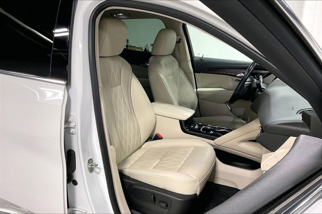 Used 2022 Buick Envision Avenir w/ Technology Package II FWD image 9