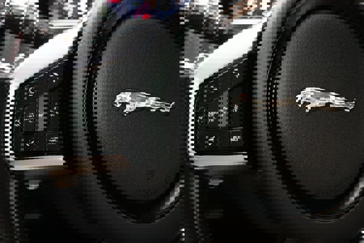 Used 2022 Jaguar F-TYPE R-Dynamic image 27