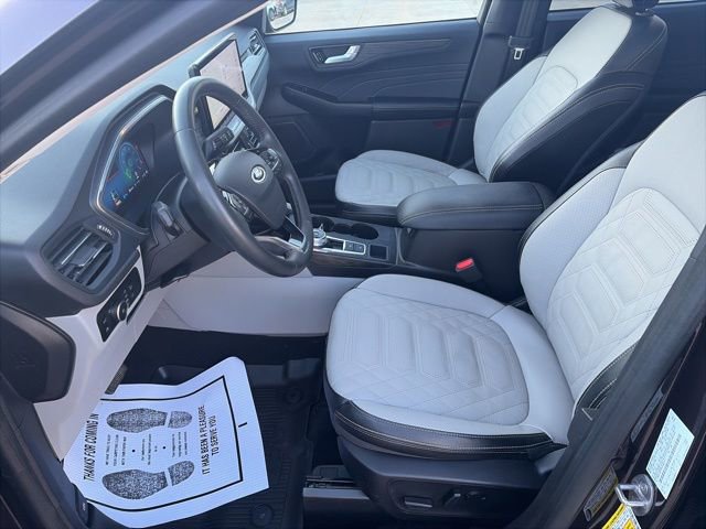 Used 2023 Ford Escape SE w/ PHEV Premium Package image 13