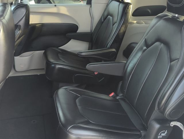 Used 2024 Chrysler Pacifica Touring-L FWD image 21