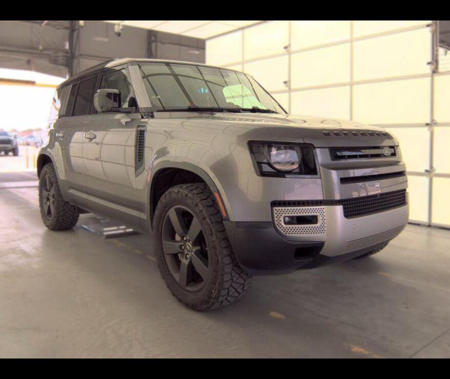 Used 2020 Land Rover Defender 110 SE AWD/4WD video 1
