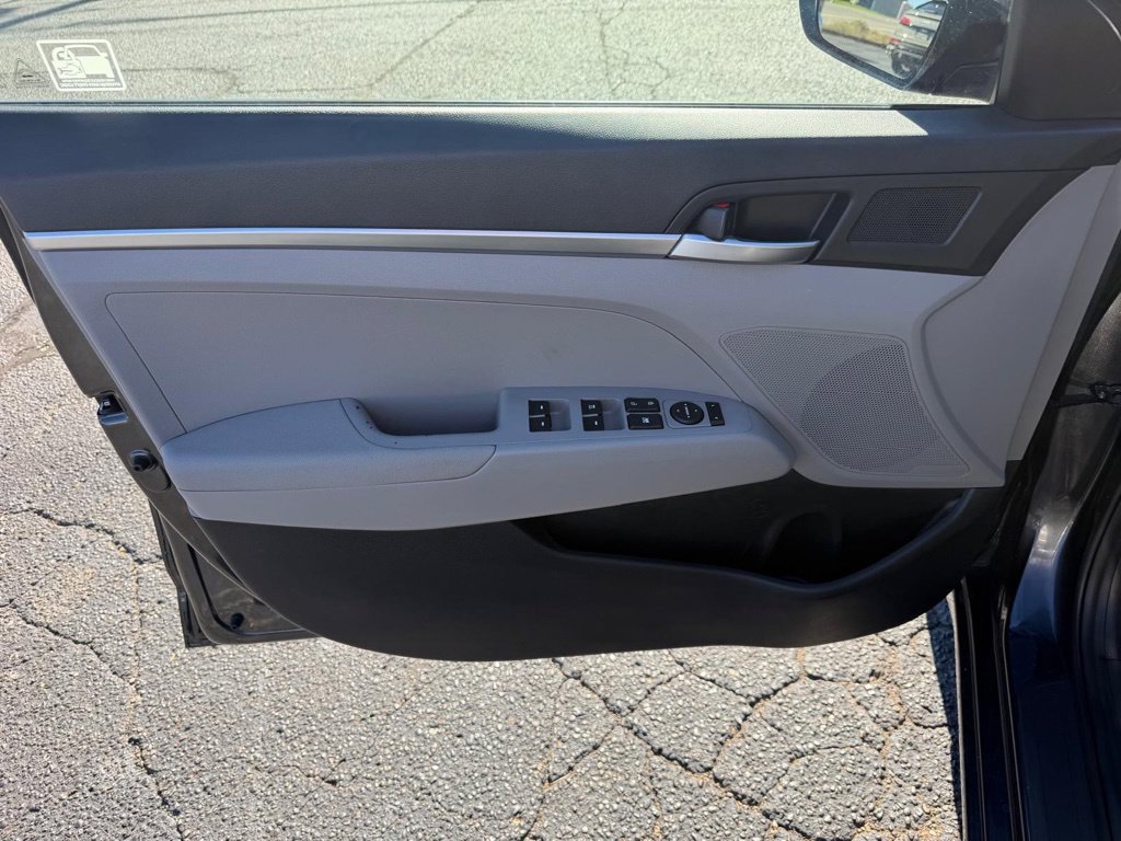 Used 2020 Hyundai Elantra SE FWD image 13