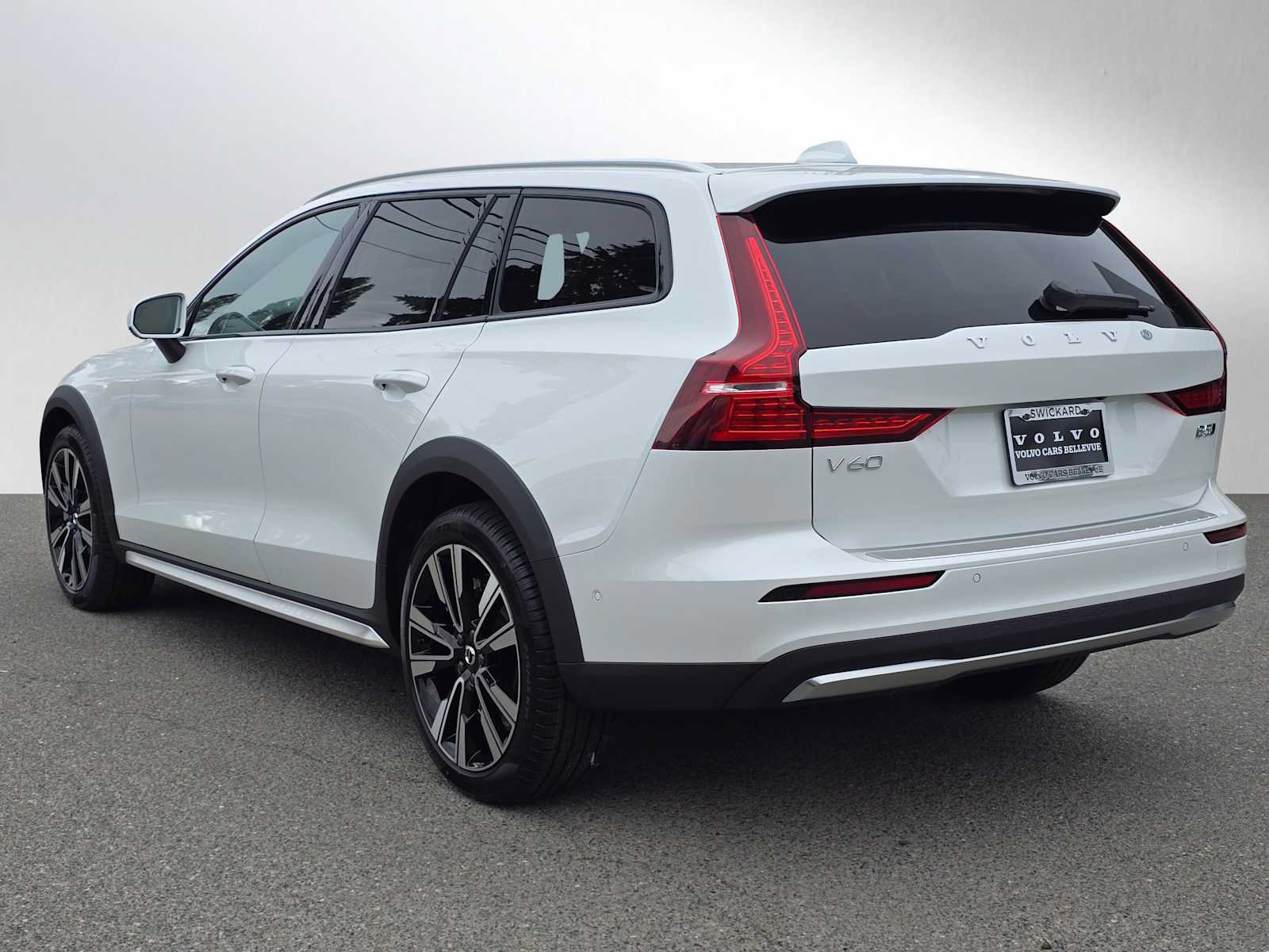 New 2026 Volvo V60 B5 Cross Country Ultra w/ Protection Package Premier AWD/4WD image 5