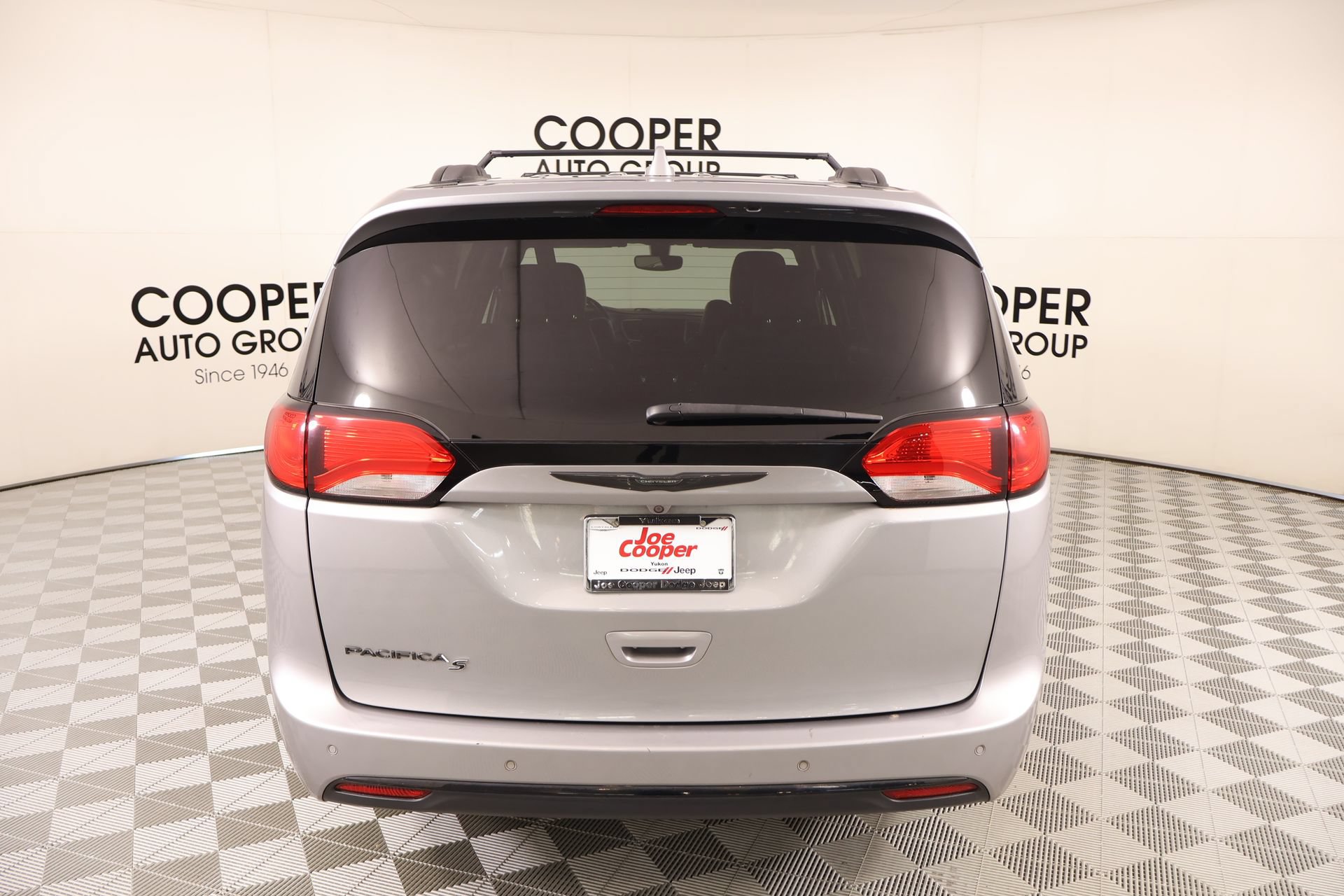 Used 2018 Chrysler Pacifica Touring-L Plus w/ S Appearance Package FWD image 24