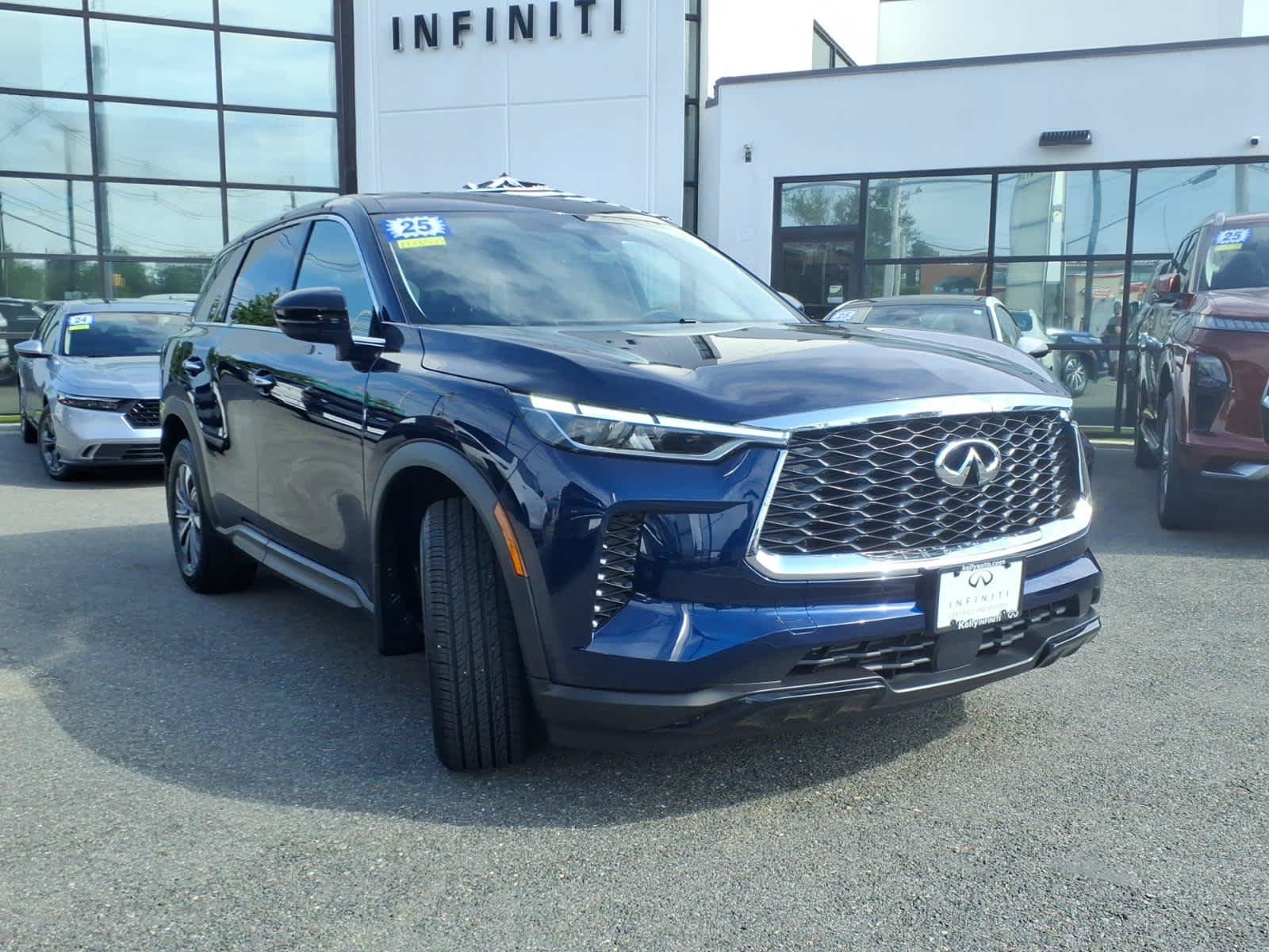 Certified 2025 INFINITI QX60 Pure AWD/4WD image 3