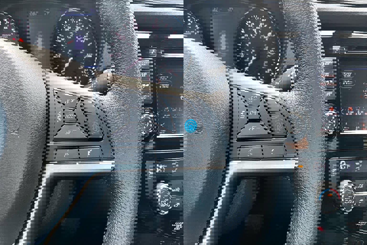 Used 2020 Nissan Rogue SL image 23