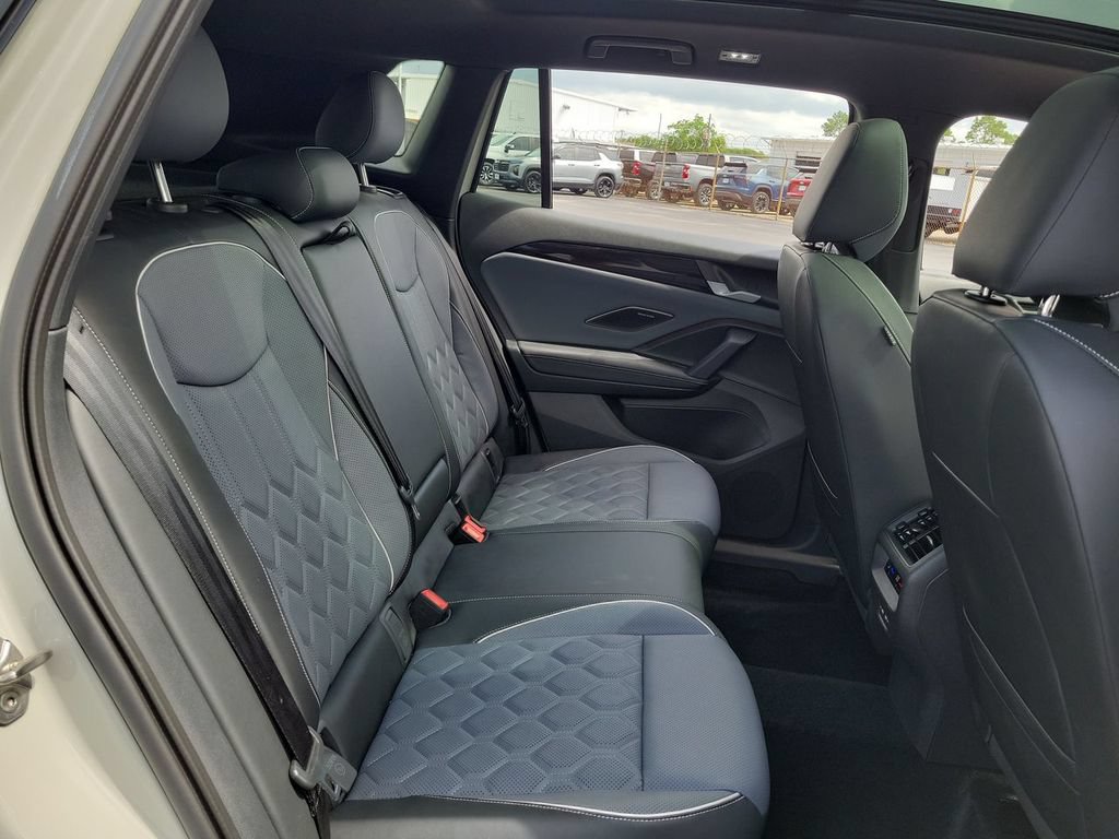 Used 2025 Volkswagen Tiguan SEL R-Line AWD/4WD image 28