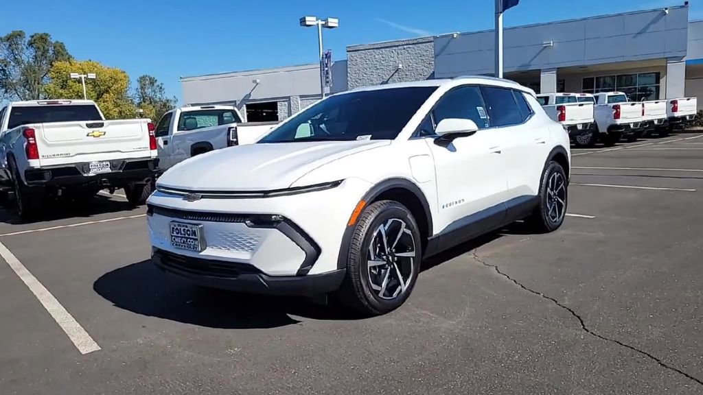 New 2026 Chevrolet Equinox EV LT image 4