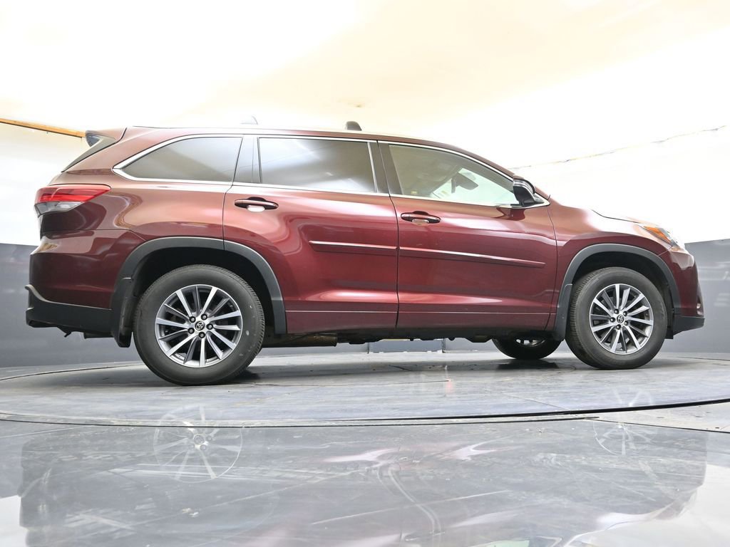 Used 2018 Toyota Highlander XLE AWD/4WD image 35
