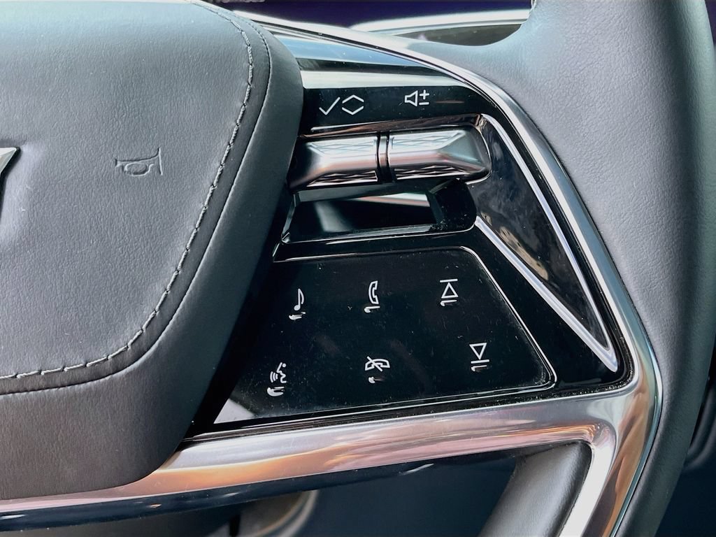 Certified 2025 Cadillac Escalade IQ Luxury 2 w/ LPO, Premium Carpet Package AWD/4WD image 19