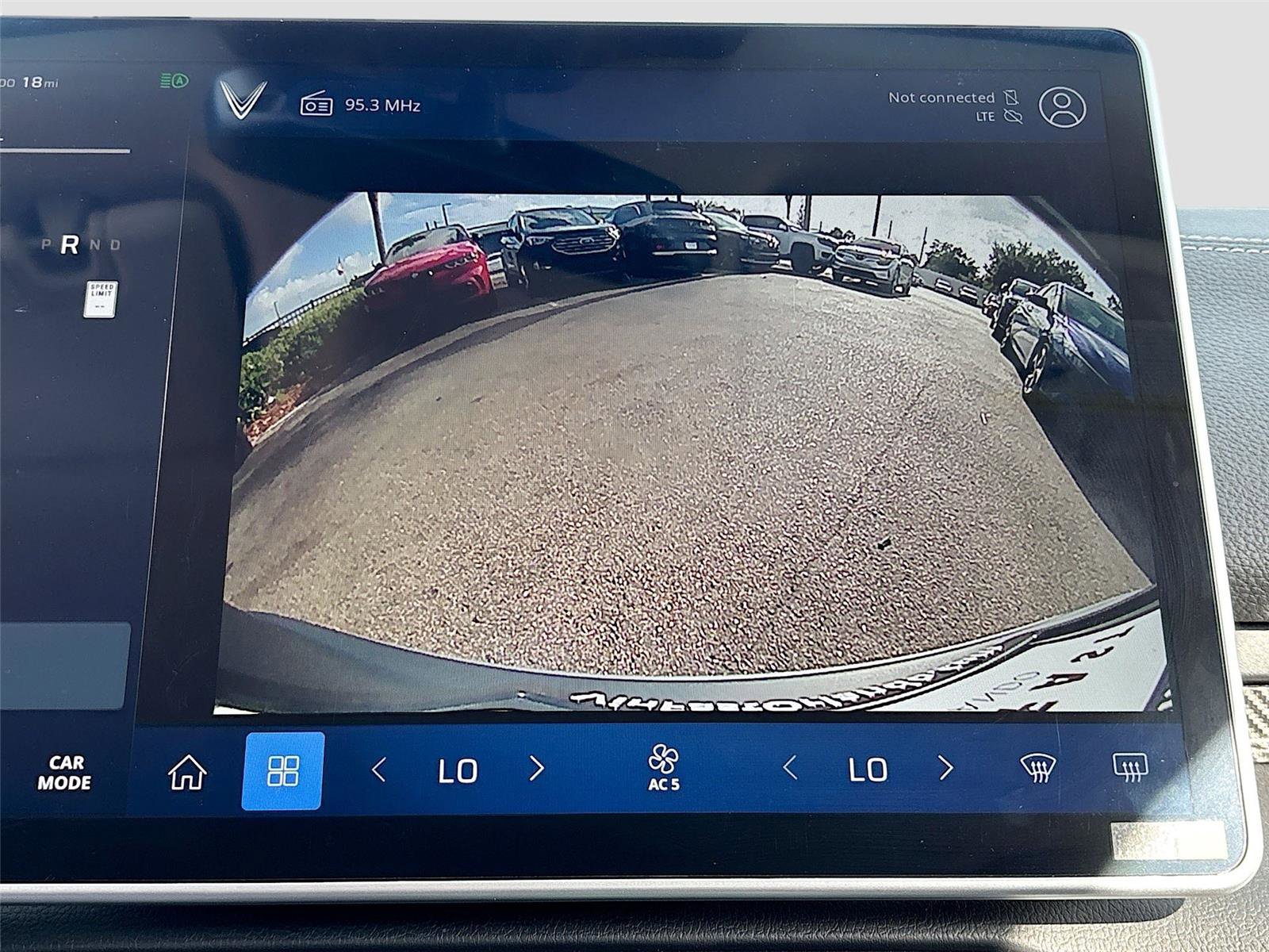 New 2025 VinFast VF 8 Eco AWD/4WD image 13
