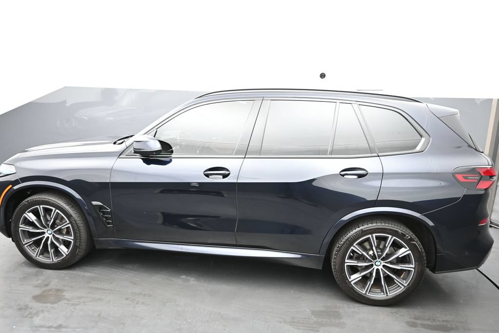 Used 2025 BMW X5 xDrive40i w/ M Sport Package AWD/4WD image 7