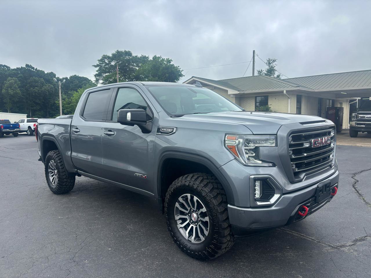 Used 2020 GMC Sierra 1500 AT4 w/ AT4 Preferred Package AWD/4WD image 3