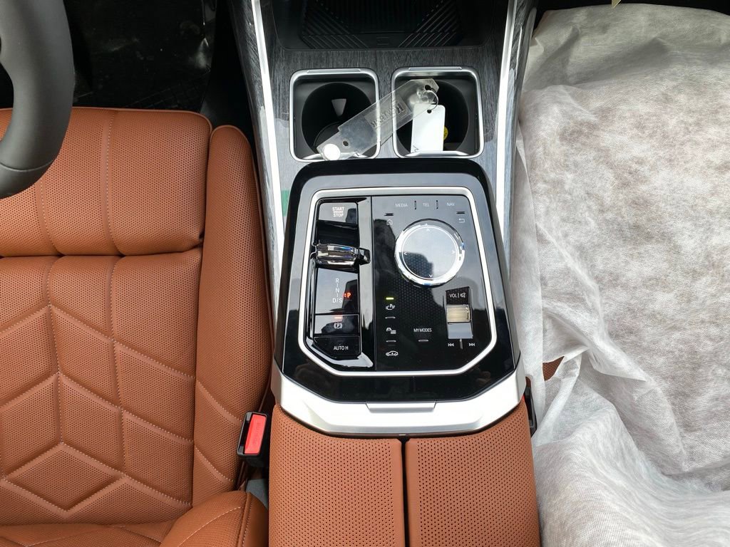 New 2026 BMW 750e xDrive image 11