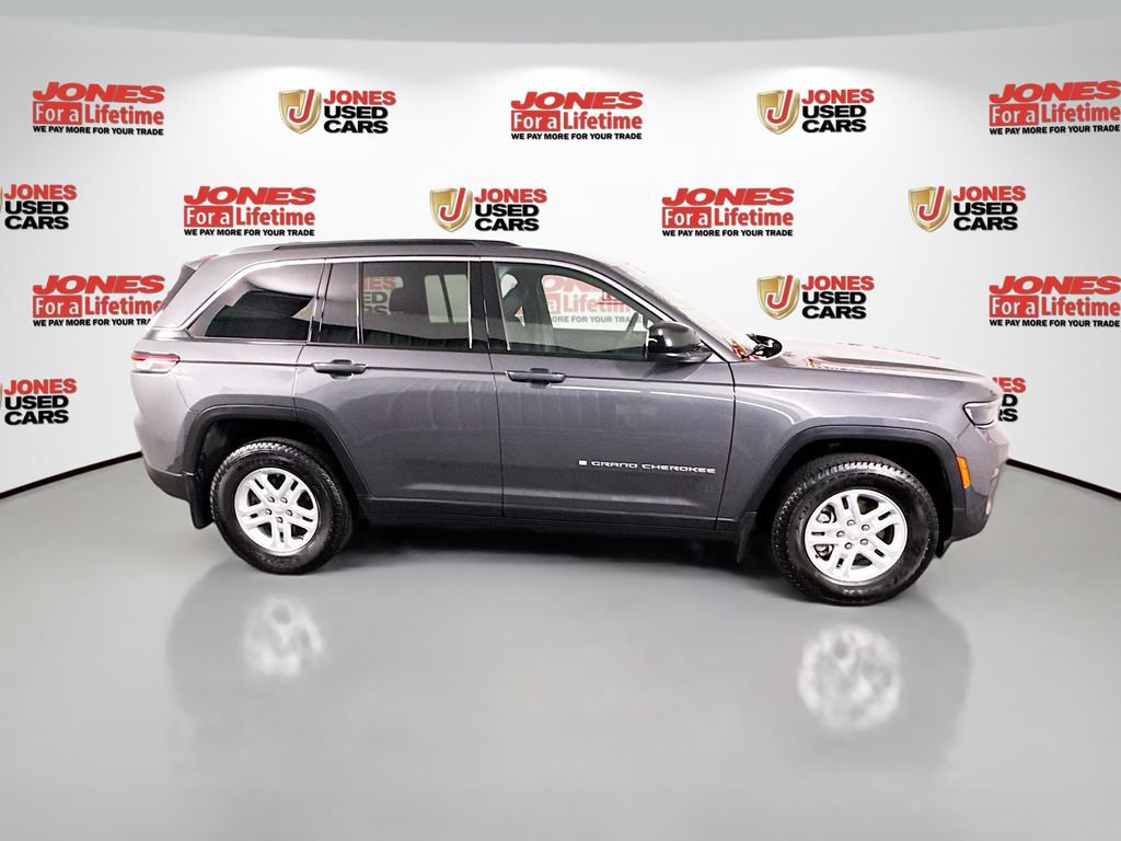 Used 2025 Jeep Grand Cherokee Laredo w/ MOPAR Finishing Package AWD/4WD image 16