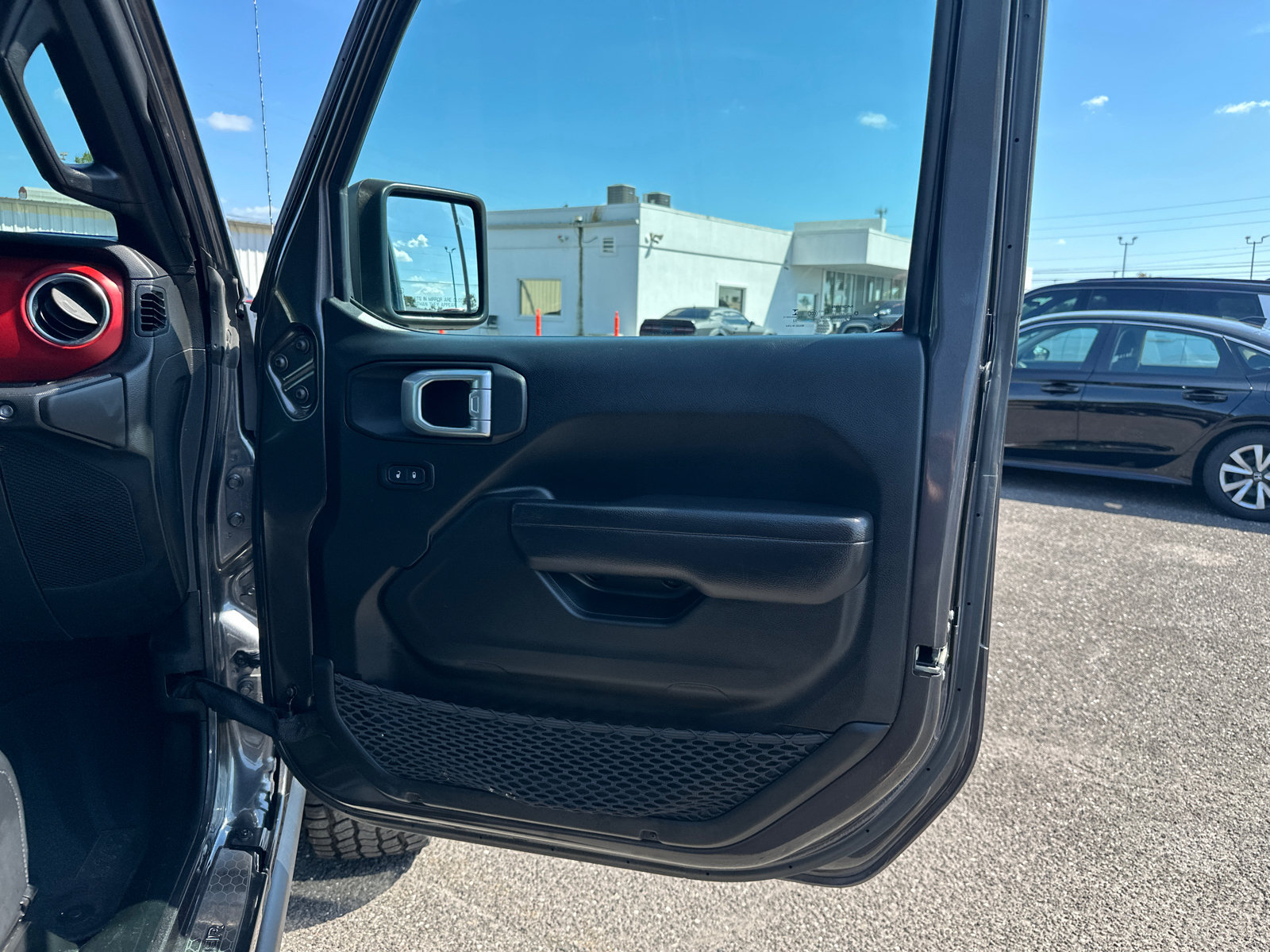 Used 2022 Jeep Wrangler Unlimited Rubicon w/ Xtreme Recon 35" Tire Package AWD/4WD image 18