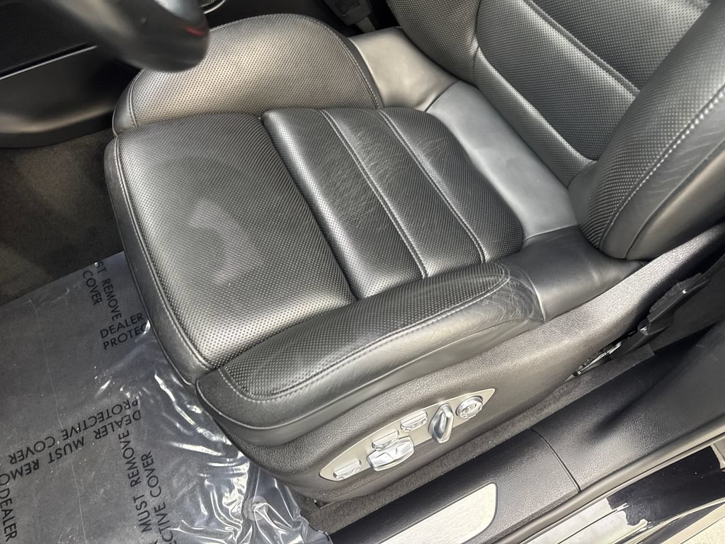 Used 2020 Porsche Macan Turbo AWD/4WD image 27