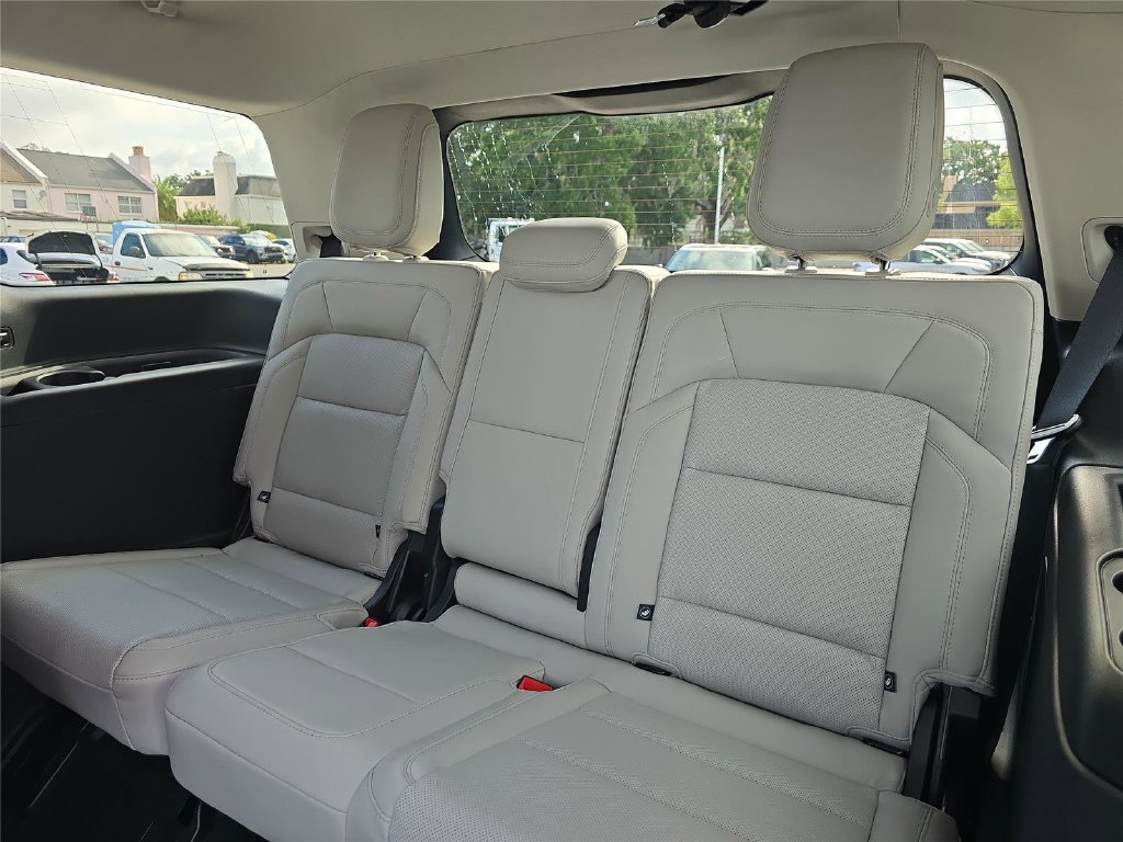New 2026 Lincoln Navigator Premiere AWD/4WD image 11