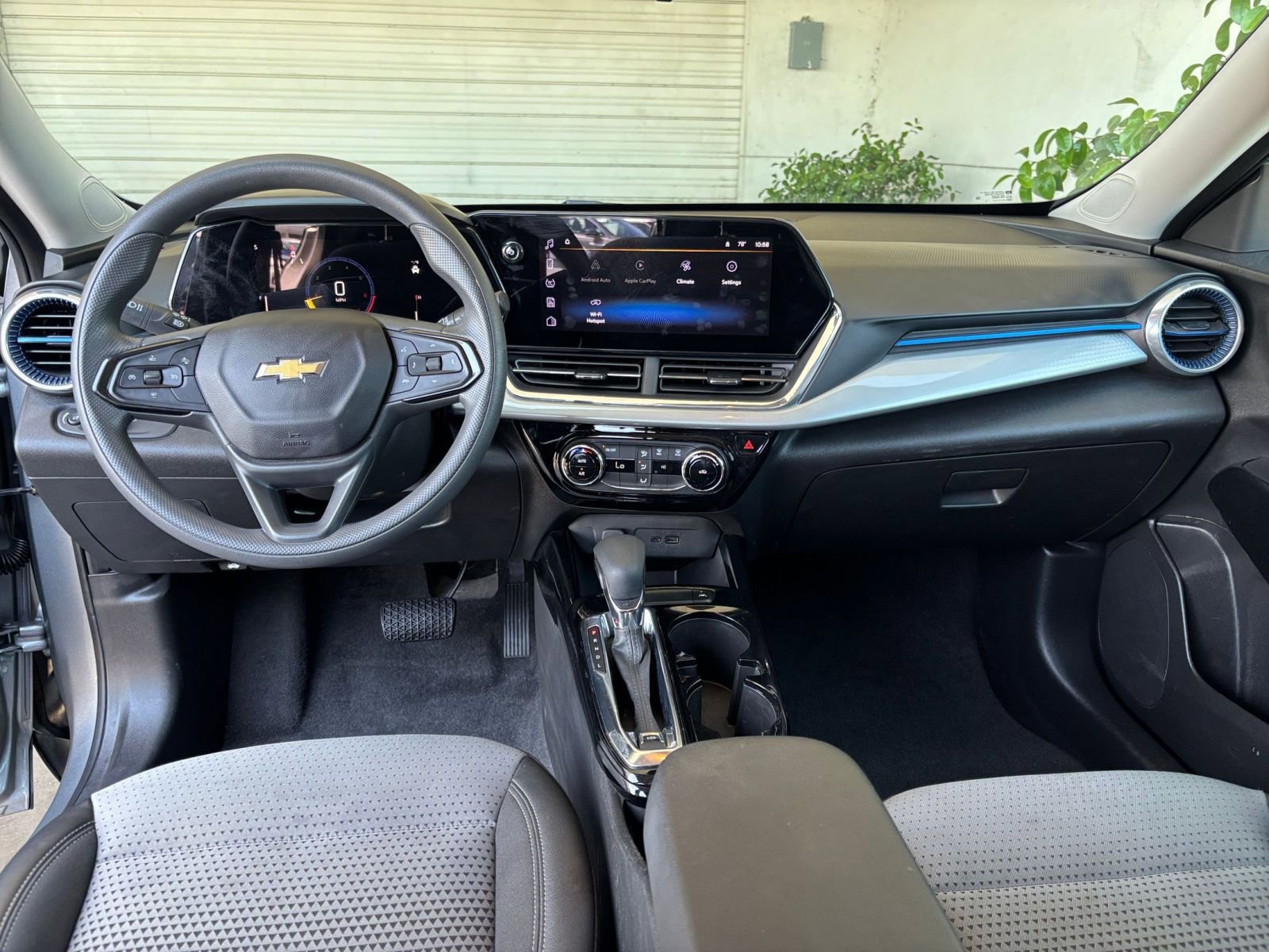 Used 2025 Chevrolet Trax LT FWD image 33
