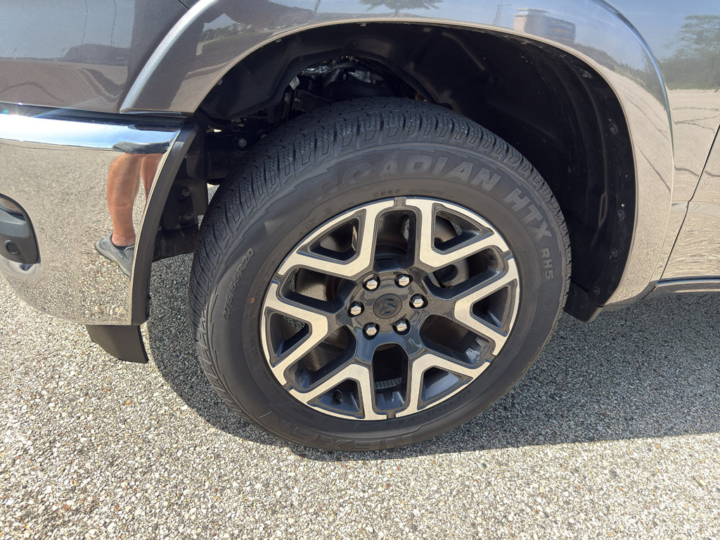 Used 2026 RAM 1500 Laramie AWD/4WD image 9