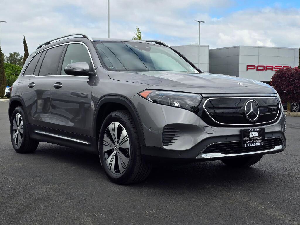 Used 2023 Mercedes-Benz EQB 300 4MATIC w/ Driver Assistance Package image 8