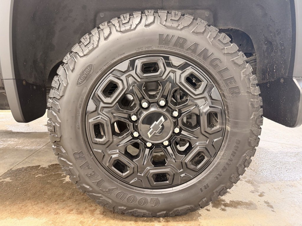 Used 2024 Chevrolet Silverado 2500 LT w/ Midnight Edition image 13