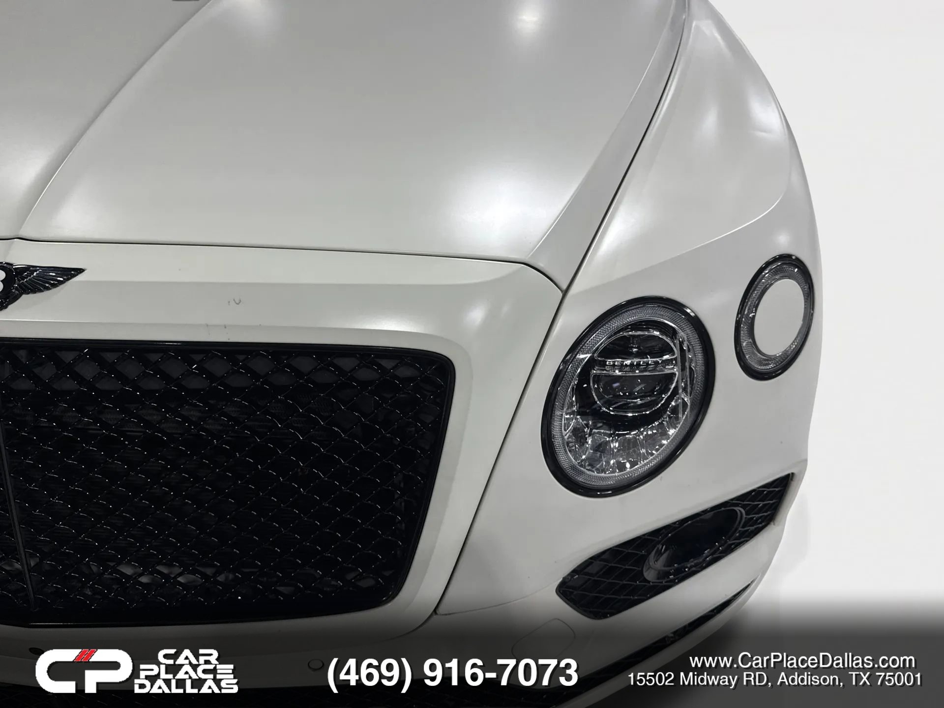 Used 2017 Bentley Bentayga AWD/4WD image 38