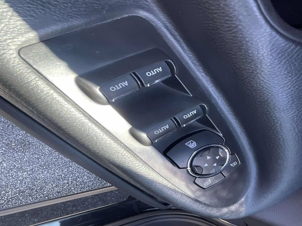 Used 2019 Lincoln MKT AWD image 17