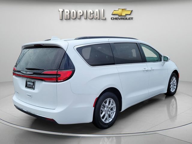 Used 2022 Chrysler Pacifica Touring-L image 3