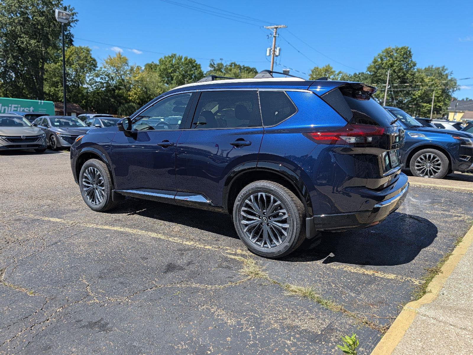 New 2026 Nissan Rogue Platinum AWD/4WD image 9
