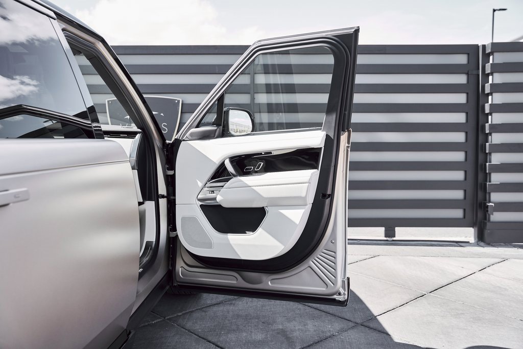 Used 2026 Land Rover Range Rover Long Wheelbase SE image 20